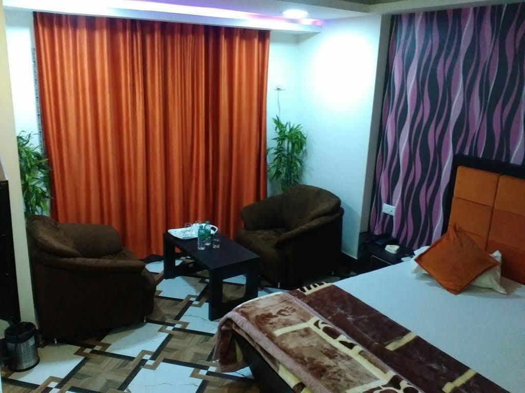 Hotel Rajkamal Deoghar Buitenkant foto