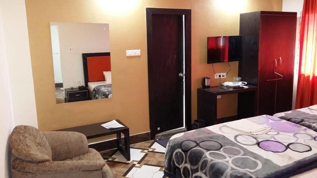 Hotel Rajkamal Deoghar Buitenkant foto