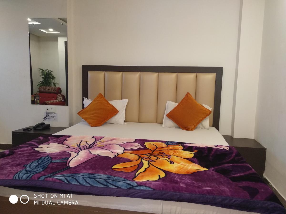Hotel Rajkamal Deoghar Buitenkant foto